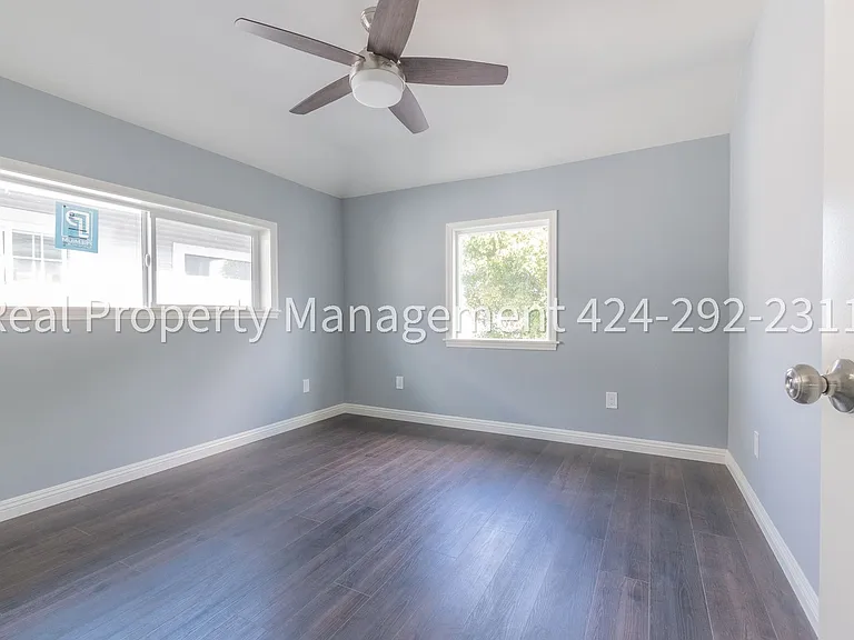1352 E 23rd Street — Photo 32