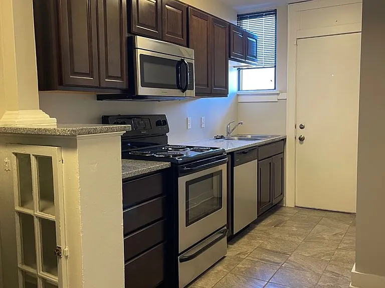 812 N 33rd St — Photo 3