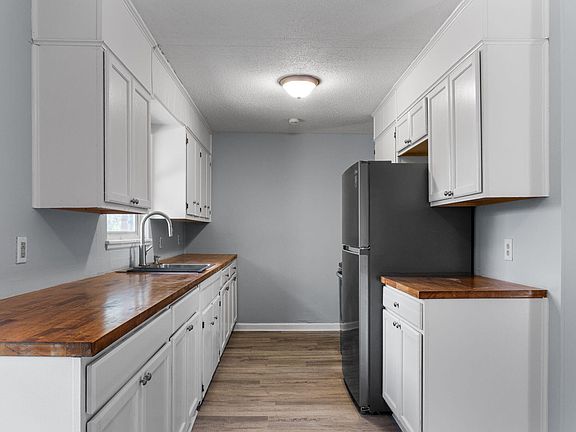 3rd image of 3015 Thomas Lane