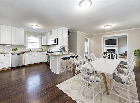 3rd image of 814 Vickery Dr