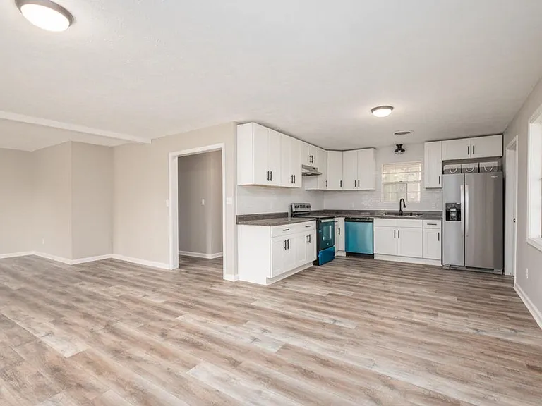 709 Ponderosa Dr — Photo 2
