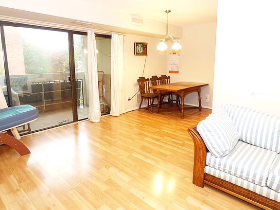 3rd image of 6143 Leesburg Pike APT 507