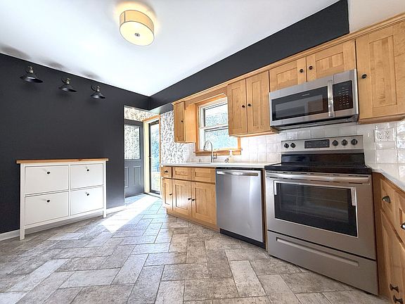 3rd image of 2202 N 116th St