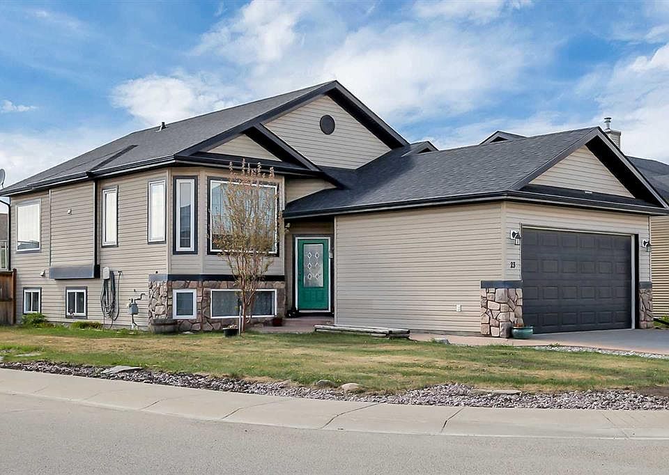 1st image of 23 E Lambertson Pl