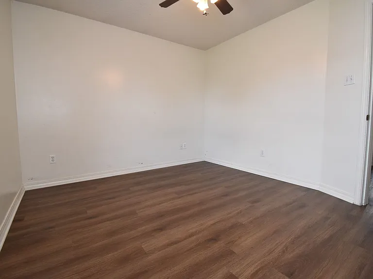 207 N Homer St — Photo 8