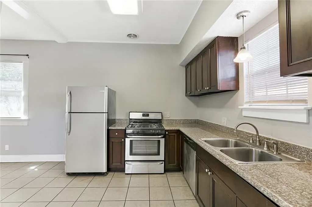 2 bed, 880 sqft, $1,750 — Photo 1