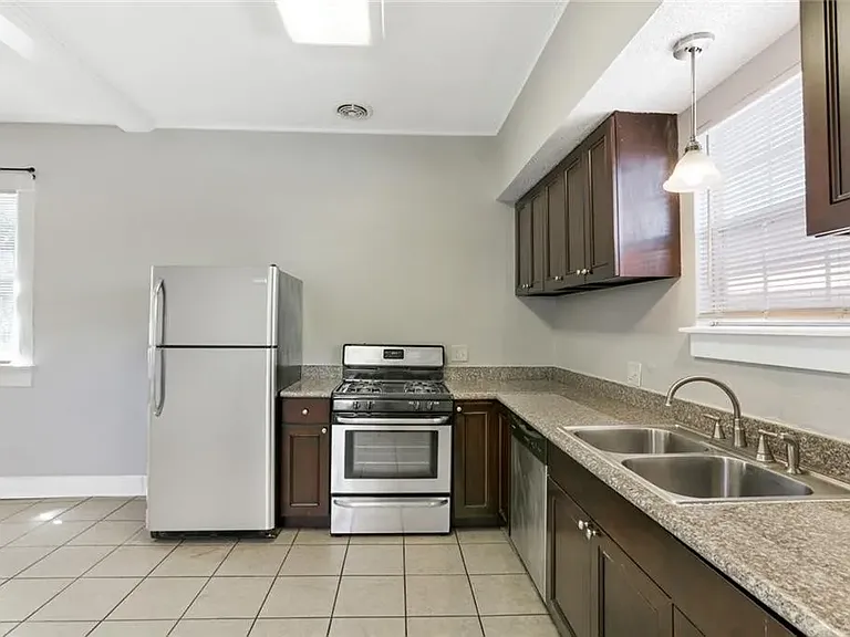 728 Philip St — Photo 3
