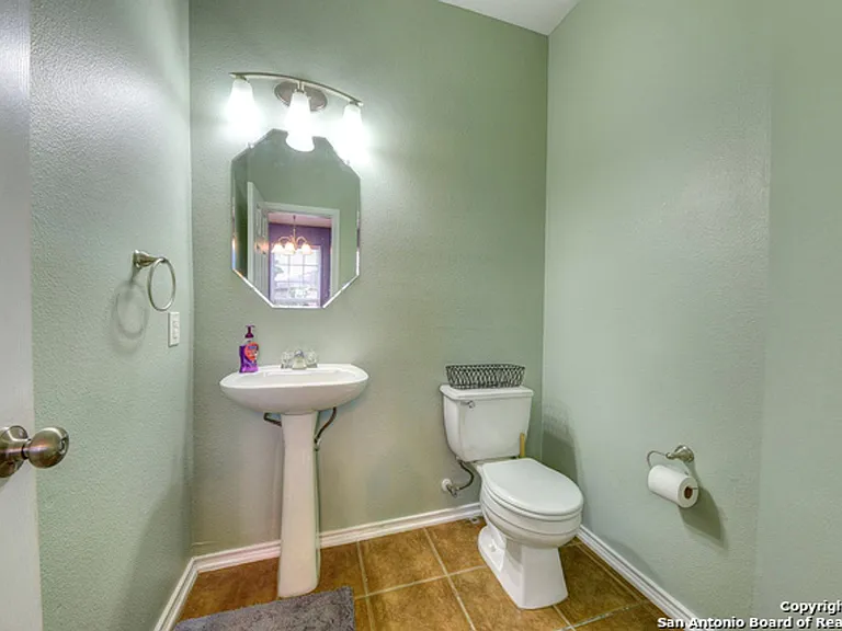 157 Carmel Dr — Photo 11