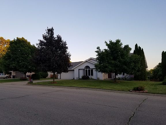 3rd image of 3520 Briar Crest Dr