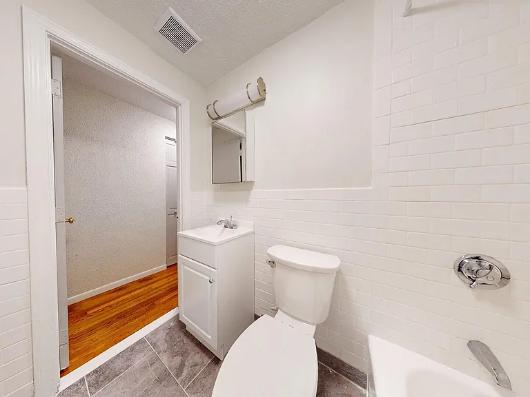 Westside Colonial — Photo 15