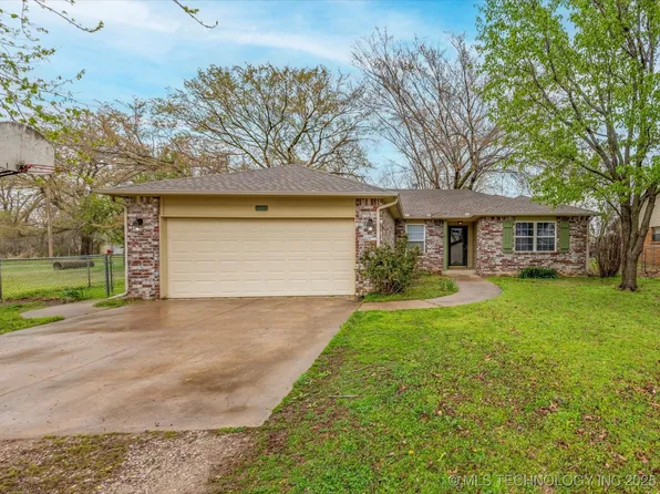 326 E Alton Ave, Oologah, OK 74053