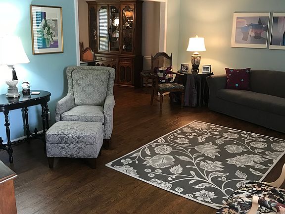 Spacious front living room 