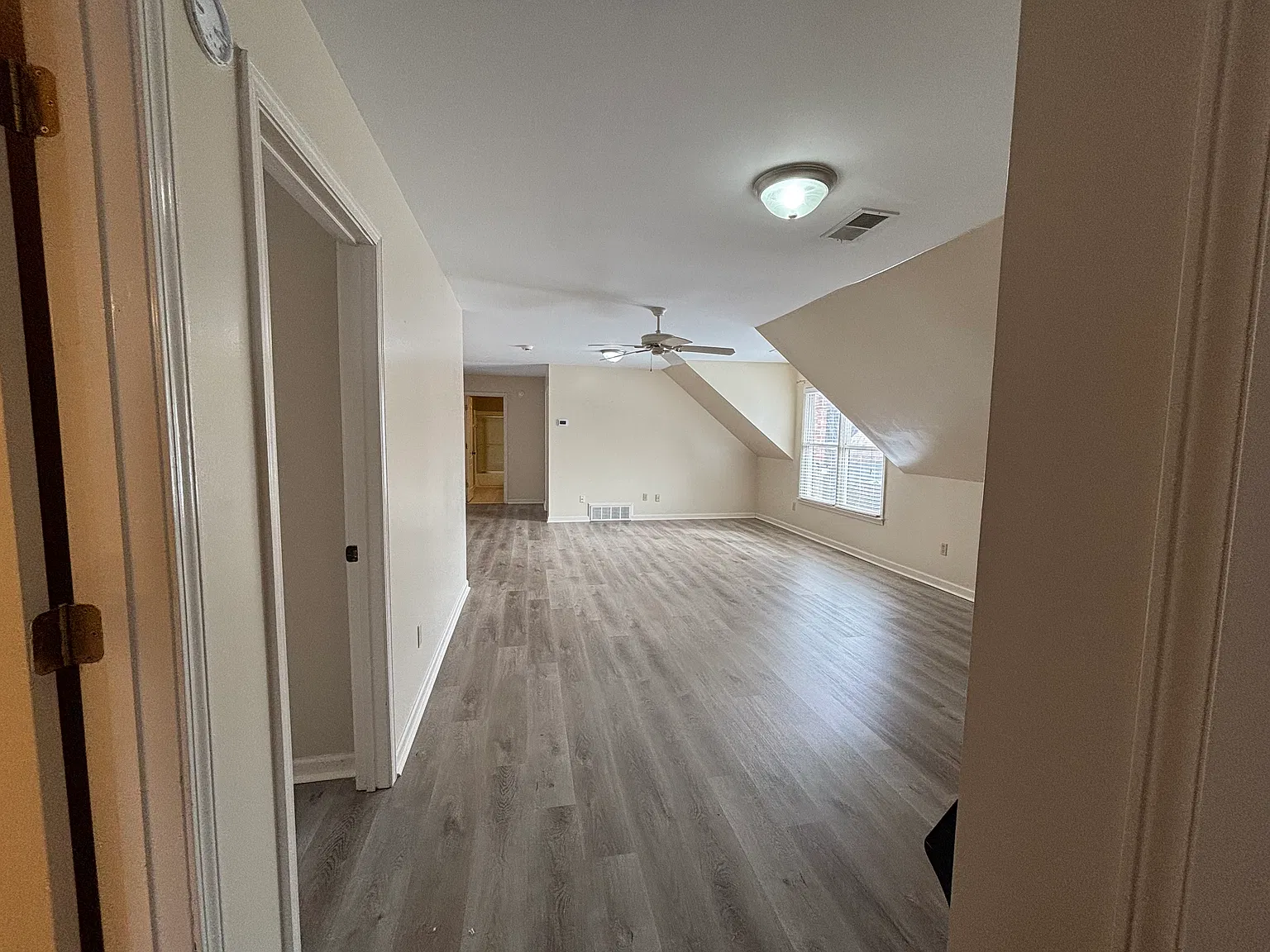 5 bed, 3827 sqft, $3,200 — Photo 4