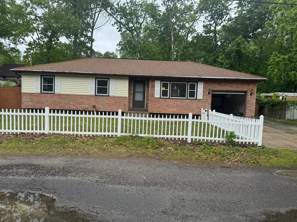 332 Wildrose St, Browns Mills, NJ 08015