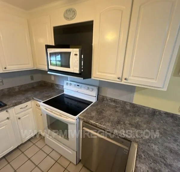 59 Andrews Dr — Photo 5