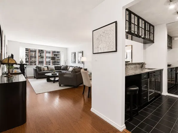 300 E 59th St APT 1903, New York, NY 10022