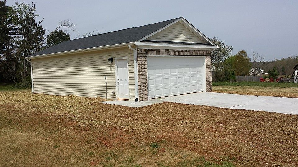 1st image of 1003 Crown Landing Pkwy