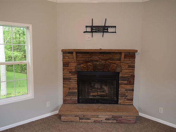4th image of 186 Pleasant Cove Dr