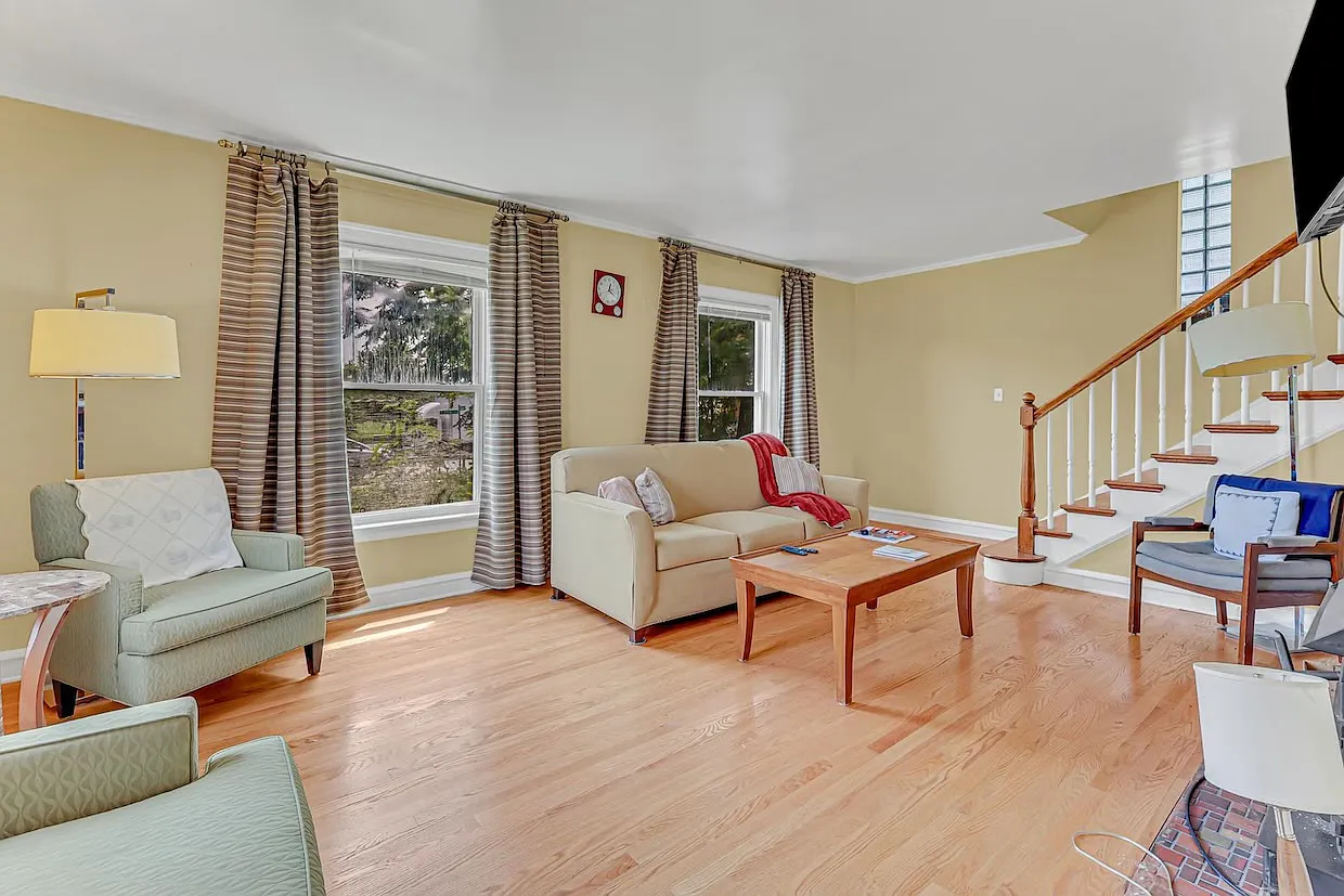 3 bed, 2000 sqft, $2,800 — Photo 2