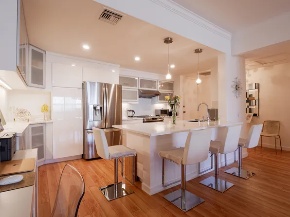 2276 S Beverly Glen Blvd Unit 207, Los Angeles, CA 90064