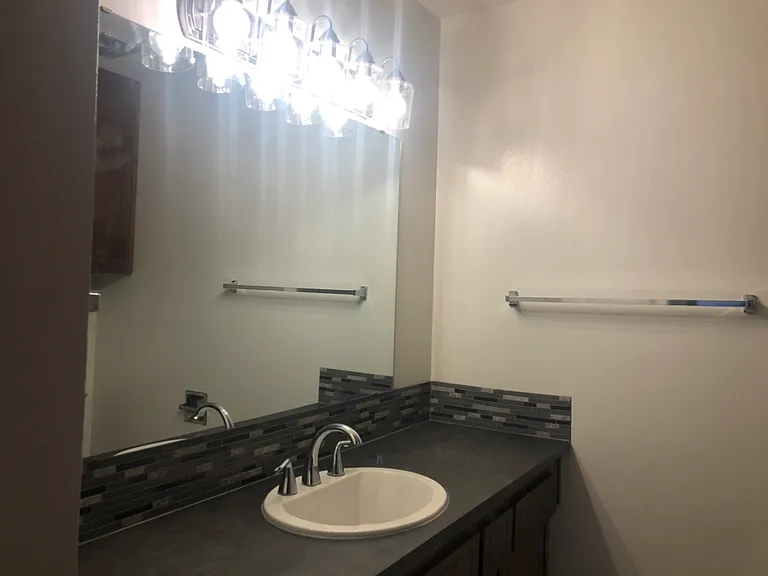 407 SE 88th Ave — Photo 9