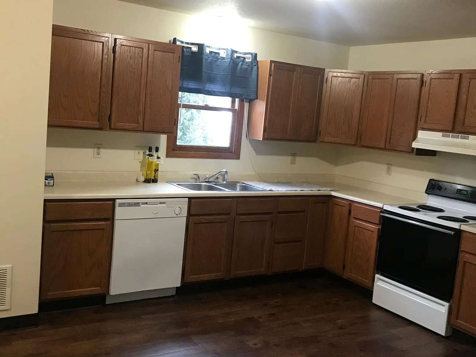 367 Rose Ln — Photo 3