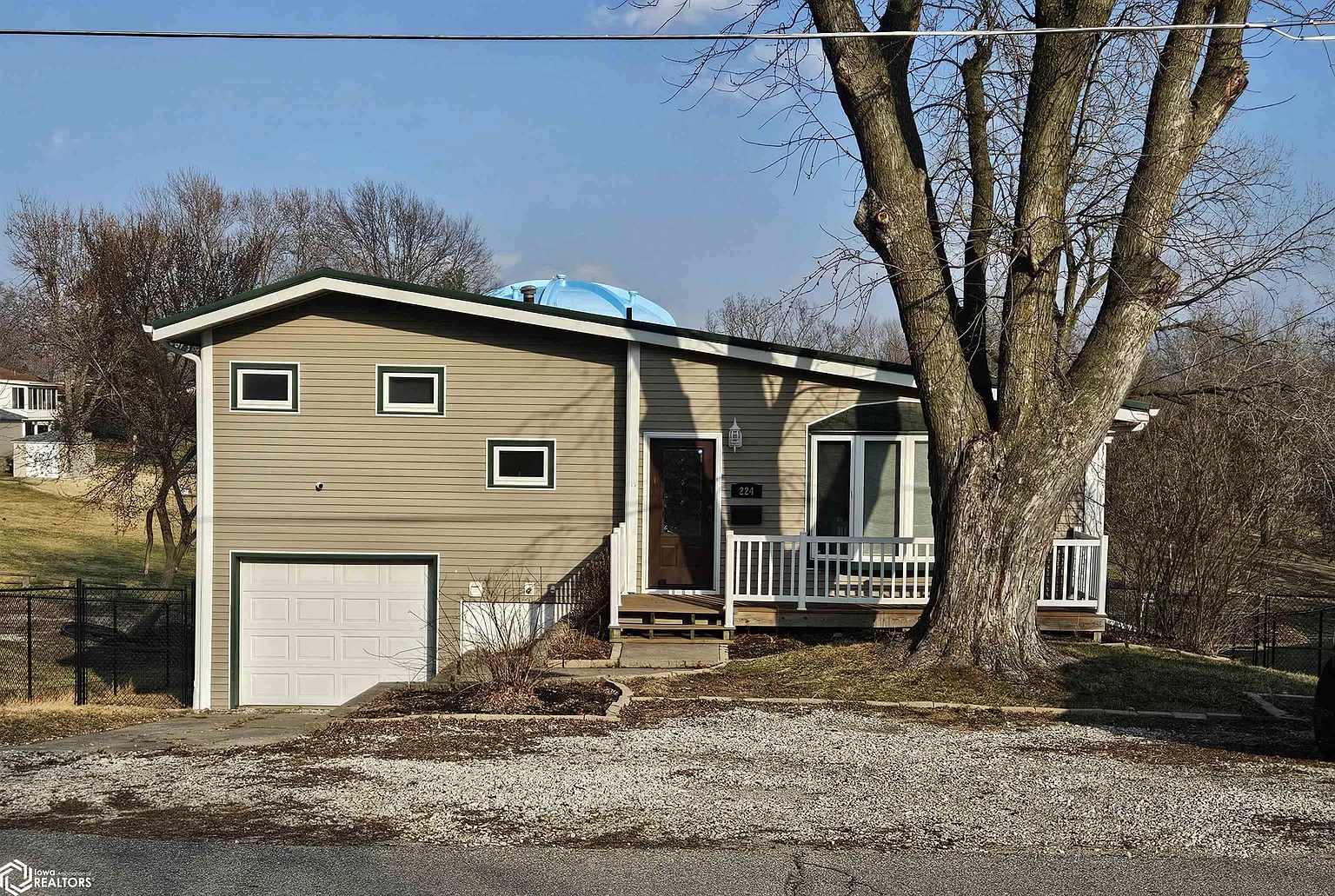 224 Skyline Dr photo 1