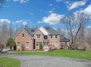 5 Noble Ct, Washington Twp., NJ 07853
