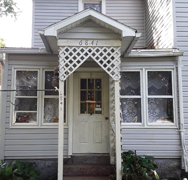 2nd image of 6841 N Walnut St