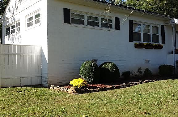 3rd image of 1419 Belleville Ave