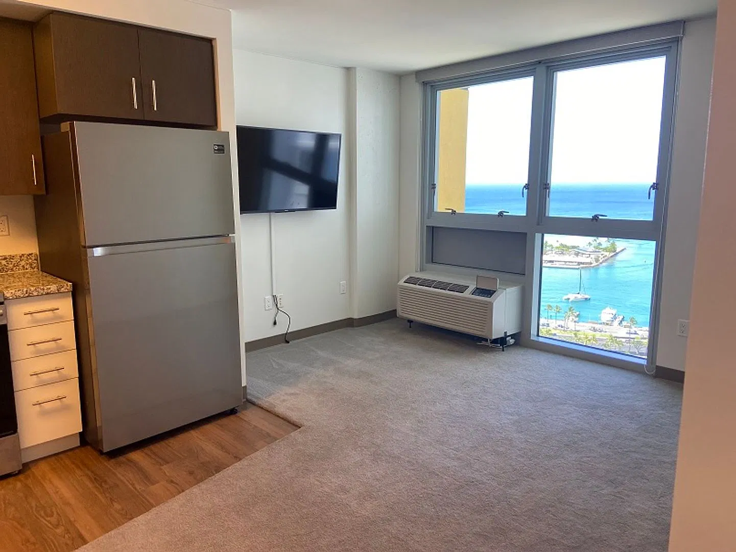 1 Bedroom 1 Bathroom 1 Parking Stall in Kaka'ako — Photo 2