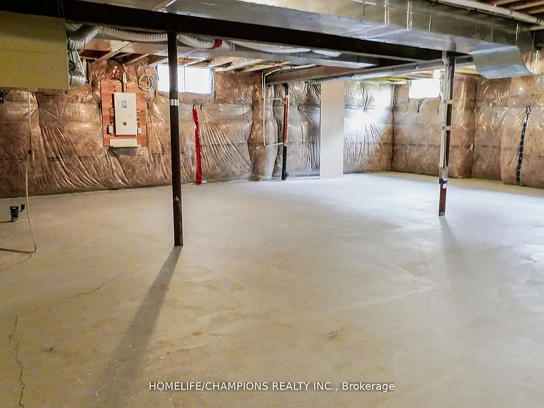 102 Benadir Ave — Photo 33