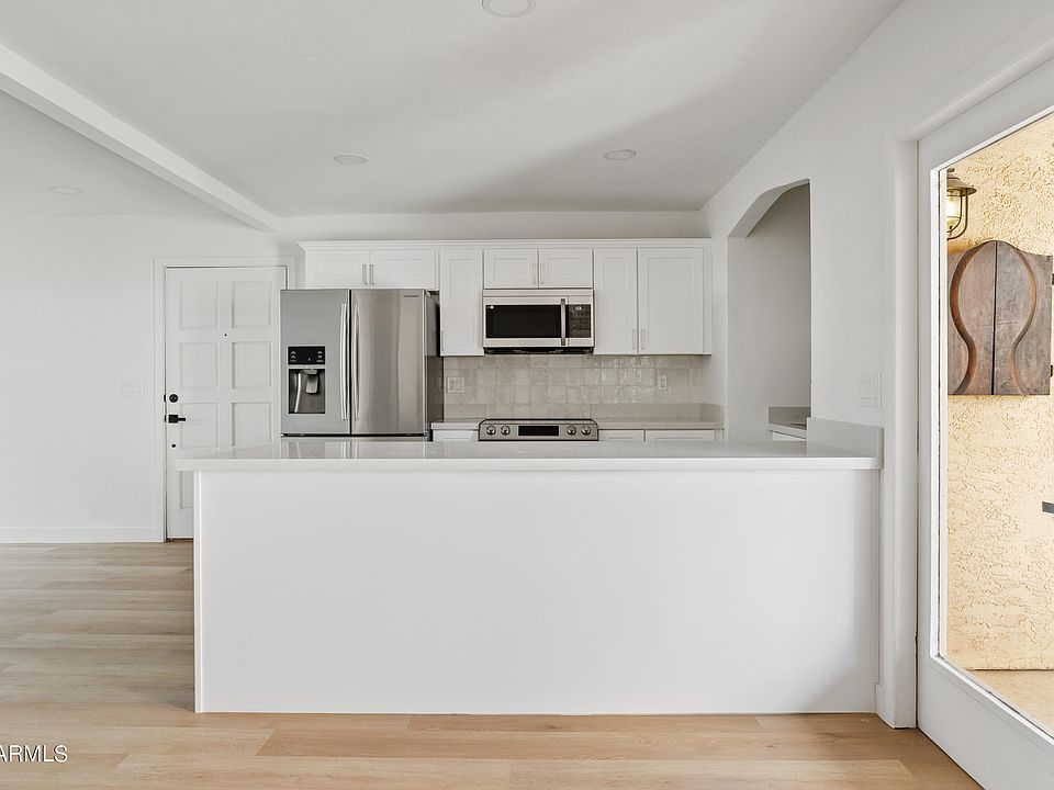 1st image of 720 E ALICE Avenue #103
