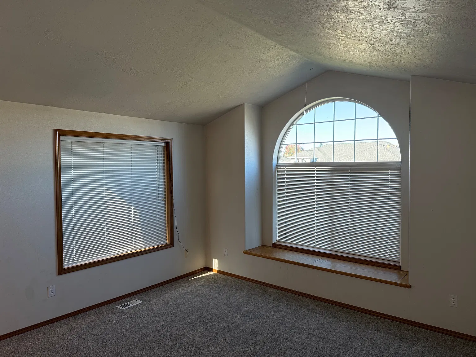 3 bed, 1643 sqft, $2,295 — Photo 3