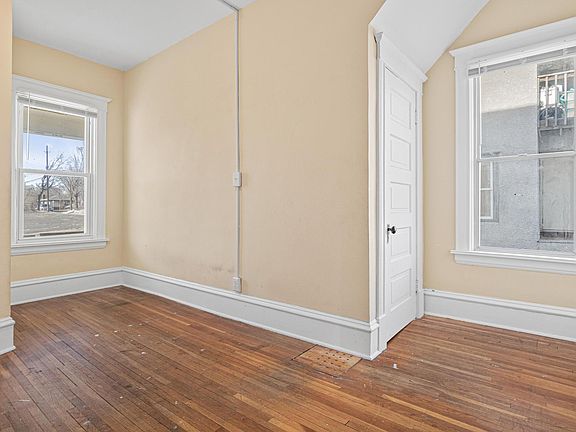 3rd image of 2222 Girard Ave N #1