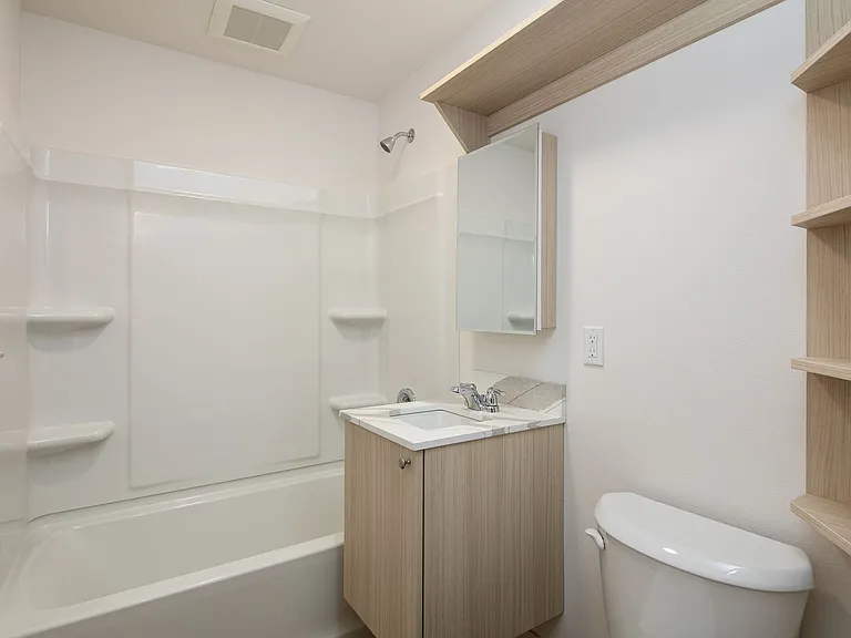 Royal Anne Apartments — Photo 13