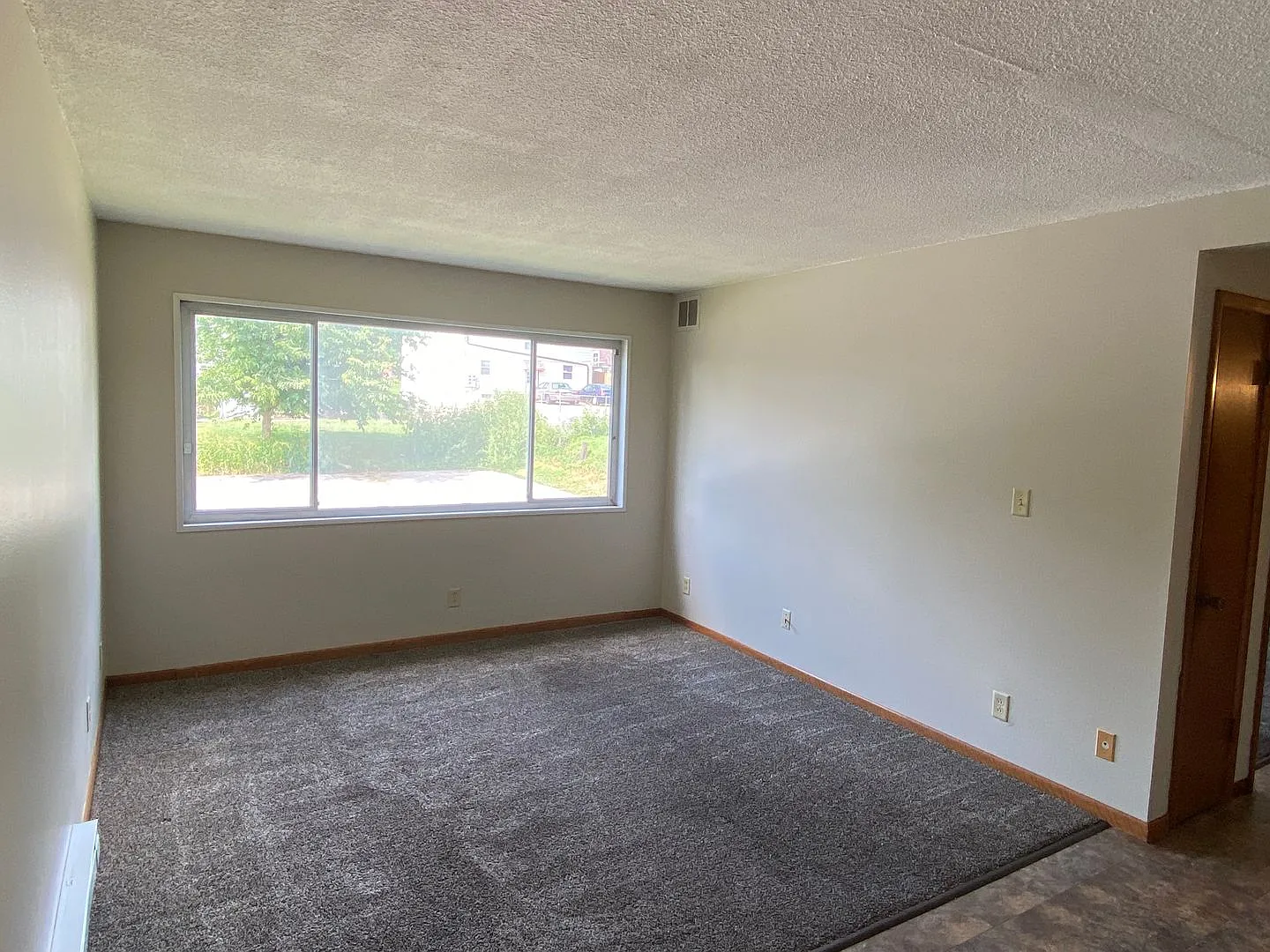 1810 A Ave NE | A Avenue Apartments — Photo 2