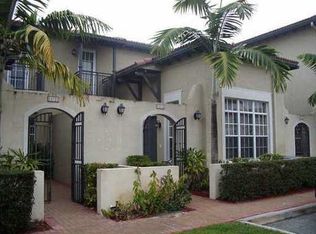 14715 SW 6th St, Pembroke Pines, FL 33027