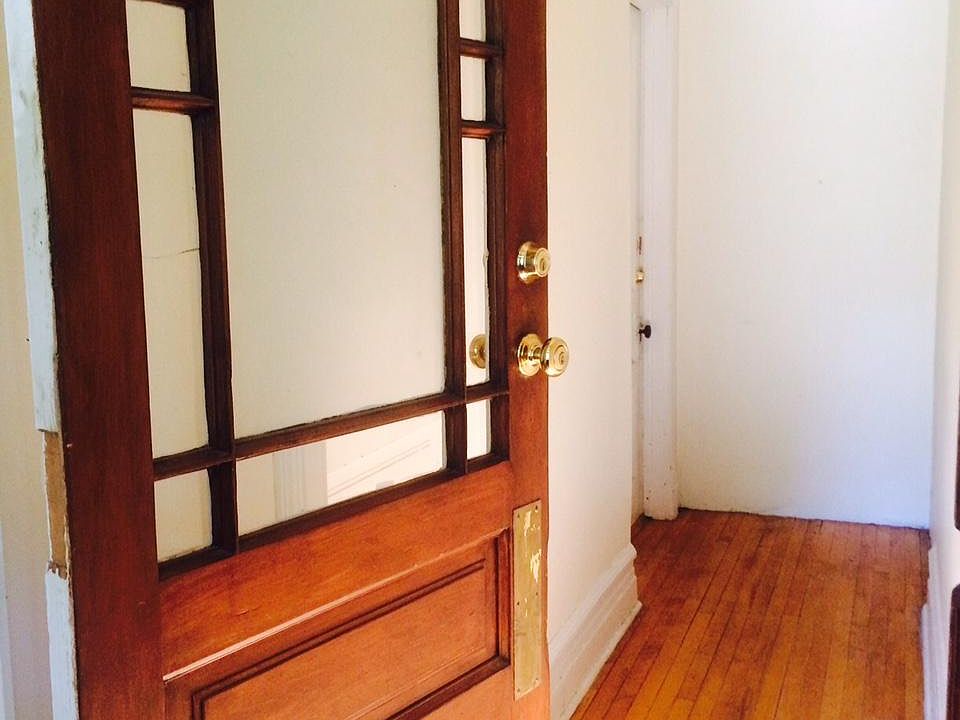 Large, private entrance to apartment.