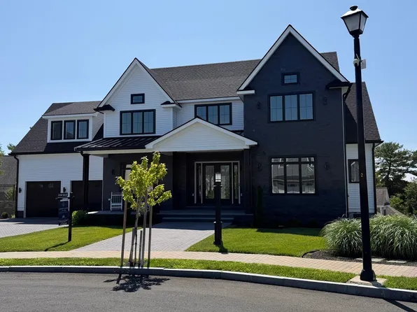 4 Oneil Way, Saugus, MA 01906