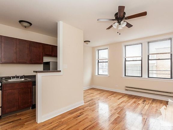 2nd image of 818 W Diversey Pkwy APT O