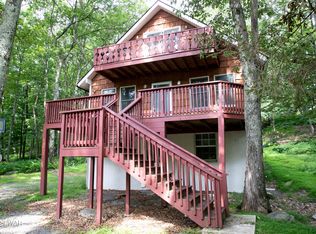 311 Gold Finch Rd, Bushkill, PA 18324