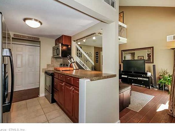 5th image of 7 Brookwood Dr #7F