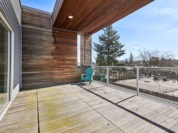 3rd image of 3011 NE Killingsworth St #204