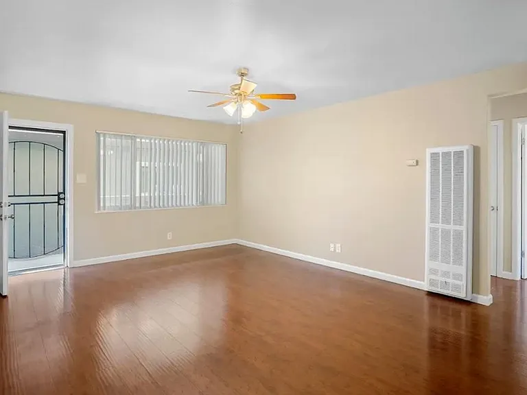 The Palms Apartments — Photo 5