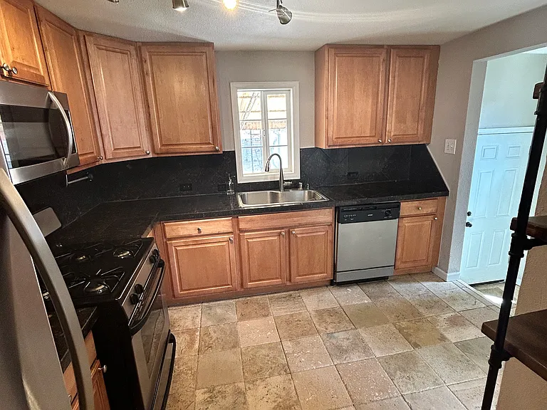 120 S Meade St — Photo 7