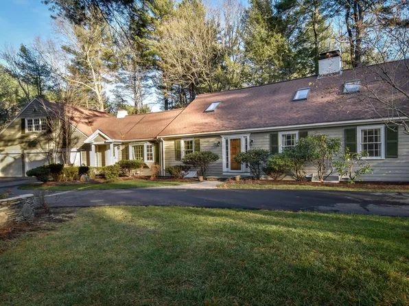 9 Buttercup Ln, Dover, MA 02030