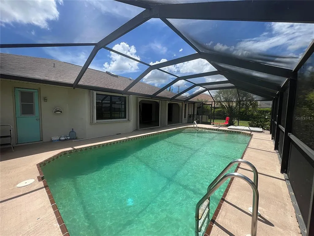 3 bed, 2.0 bath, 1953 sqft, $2,300 — Photo 3