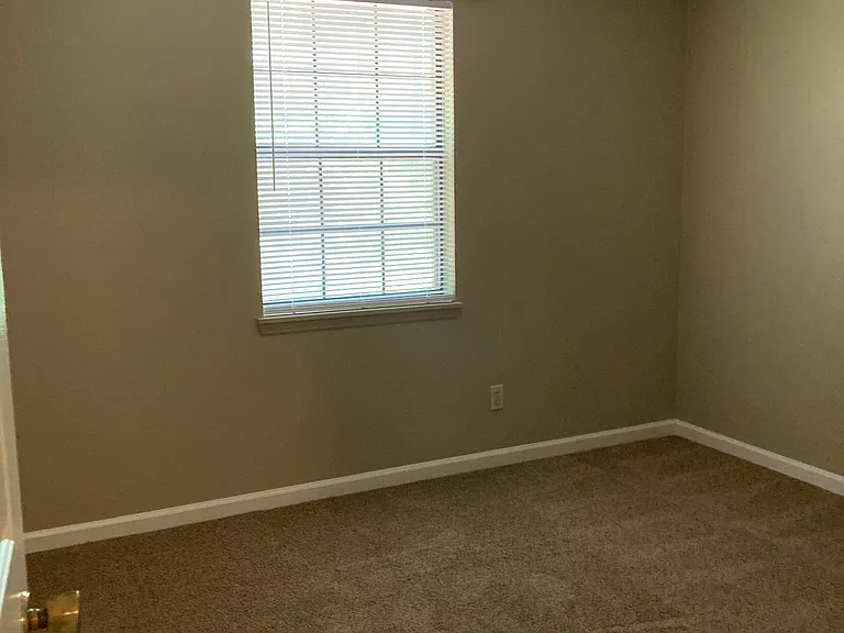 136D Angela Dr #136-D — Photo 2