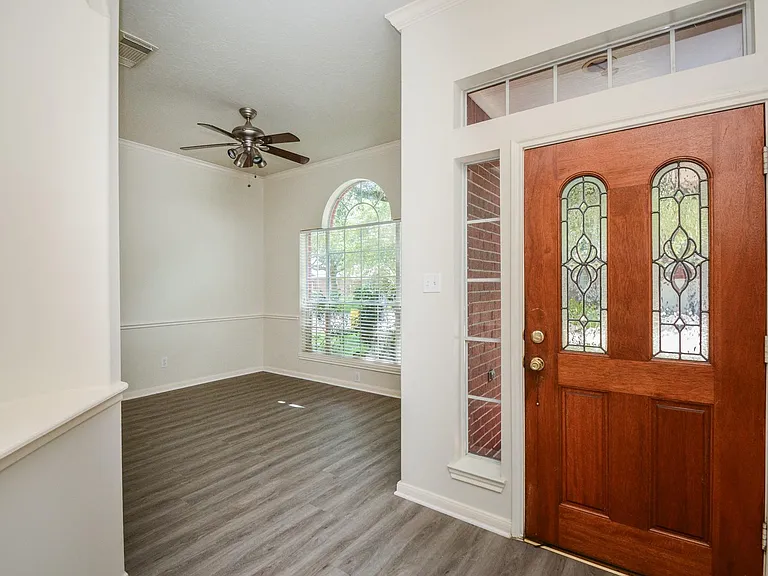 918 Tennyson Dr — Photo 3